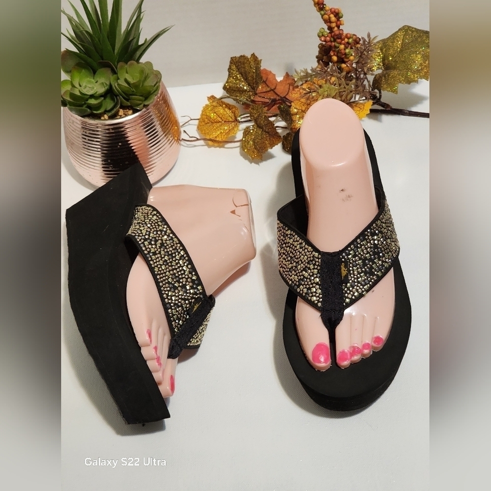 Rocket Dog Black and Gold Glitter Sandals
